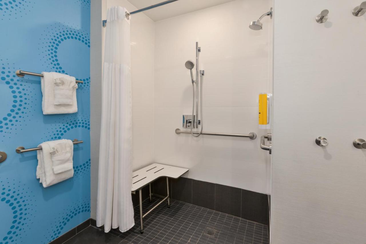 Tru By Hilton Comstock Park Grand Rapids, Mi Hotel Екстериор снимка